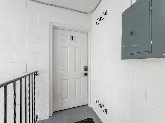 4th image of 940 Shoemaker Ave #2
