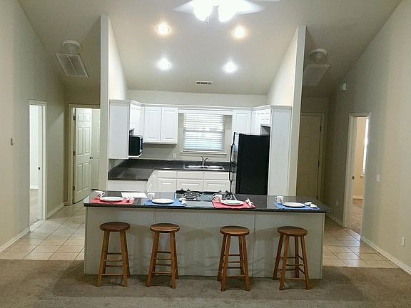 Kitchen area, Entrance on the right, laundry on the left goi