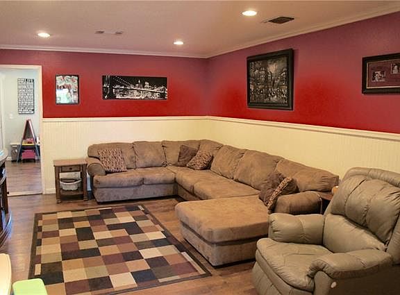 3rd image of 3912 Crestridge Dr