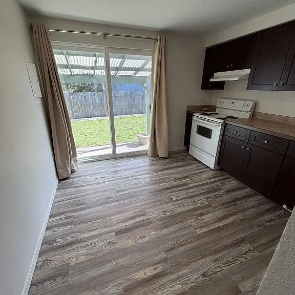 1661 Lund Ave — Photo 1
