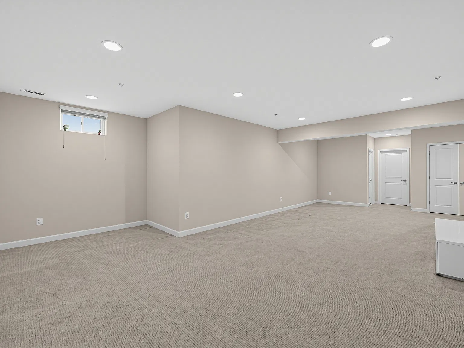 4 bed, 3419 sqft, $4,200 — Photo 2