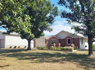 2240 SW Hoch Rd, Topeka, KS 66614