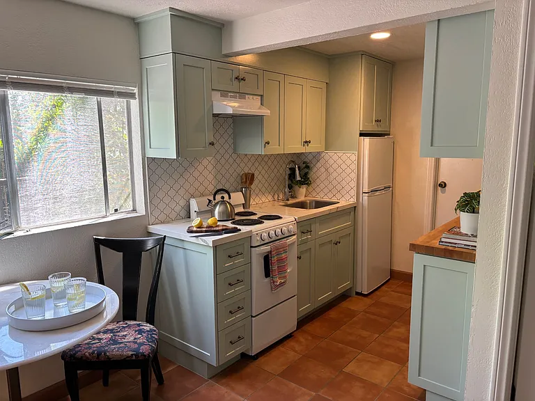 1097 Park Hill Ter — Photo 3