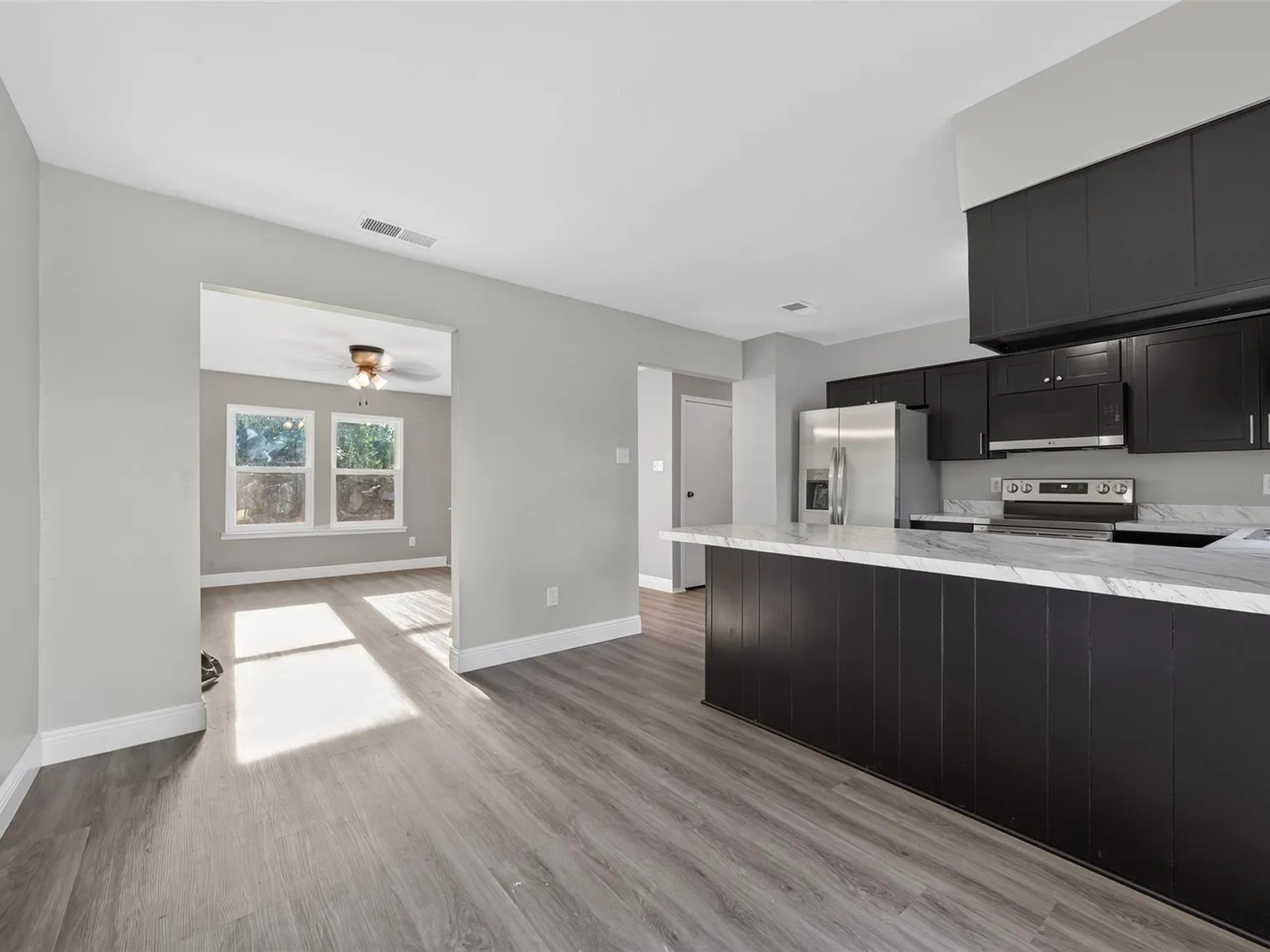 4 bed, 1764 sqft, $2,275 — Photo 3