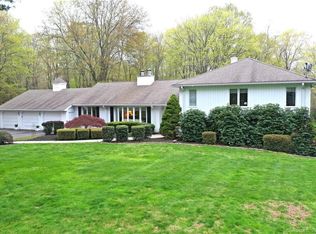 132 Rimmon Rd, Woodbridge, CT 06525