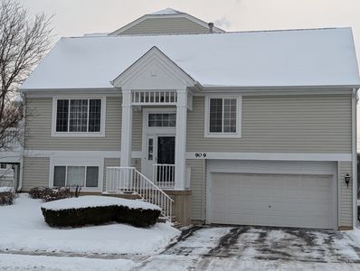 909 Mayfair Ct, Elk Grove Village, IL, 60007