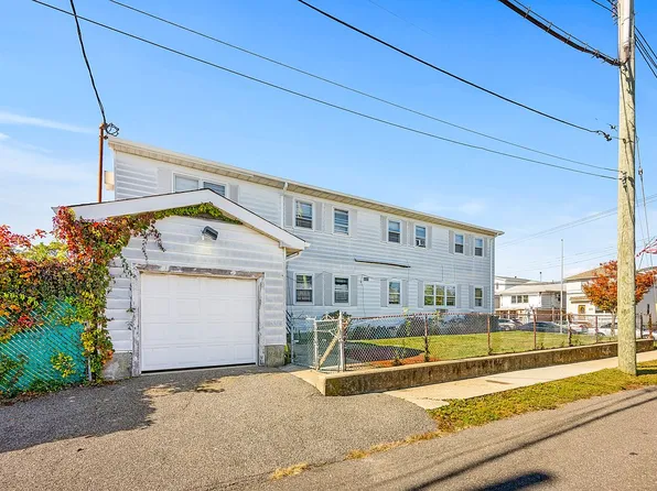 210 Noel Rd, Far Rockaway, NY 11693
