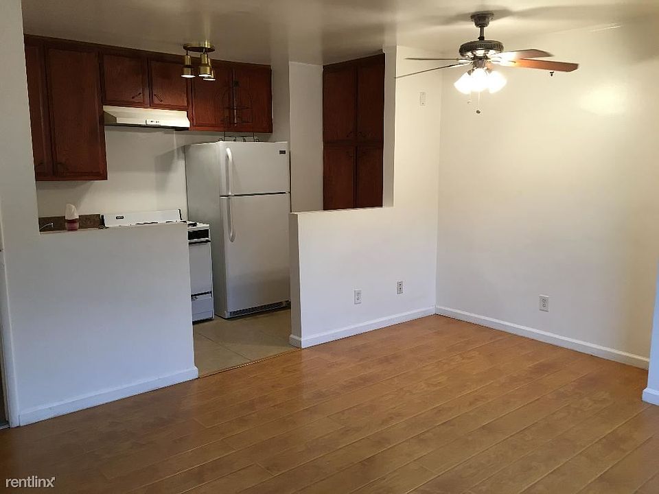 Spacious Studio with full kitchen and bath