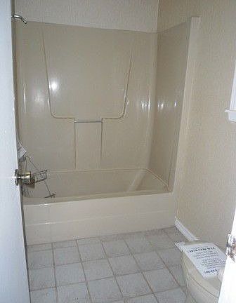 2nd image of 1205 Hawthorne Dr