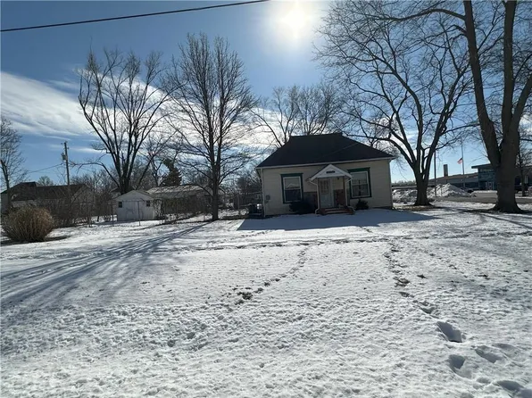 214 W 5th St, Wellsville, KS 66092