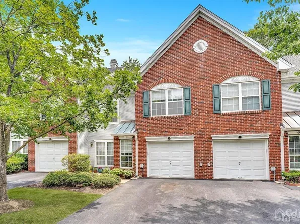 4 Henry Ct, Plainsboro, NJ 08536