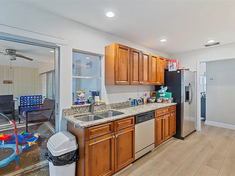 5776 Augusta Cir — Photo 12