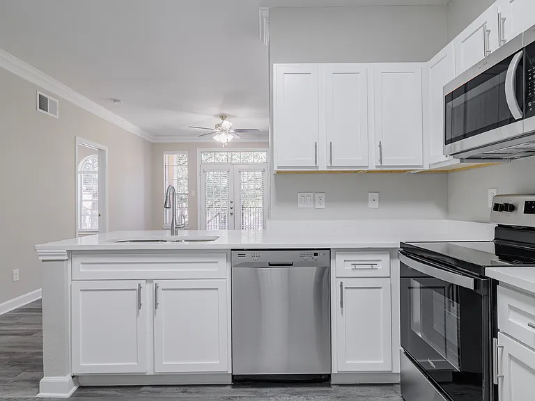 The Village at Bellaire Apartments — Photo 60