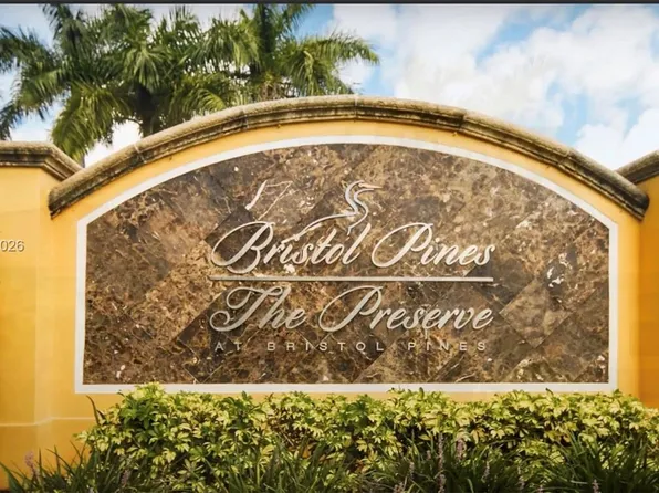 7542 Bristol Cir, Naples, FL 34120