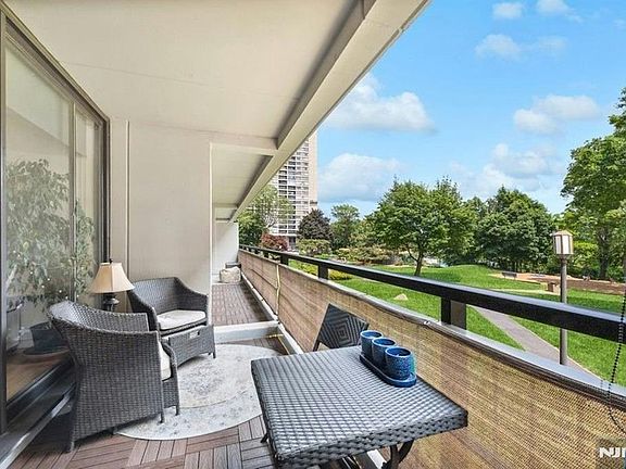 4th image of 2 Horizon Rd APT G1