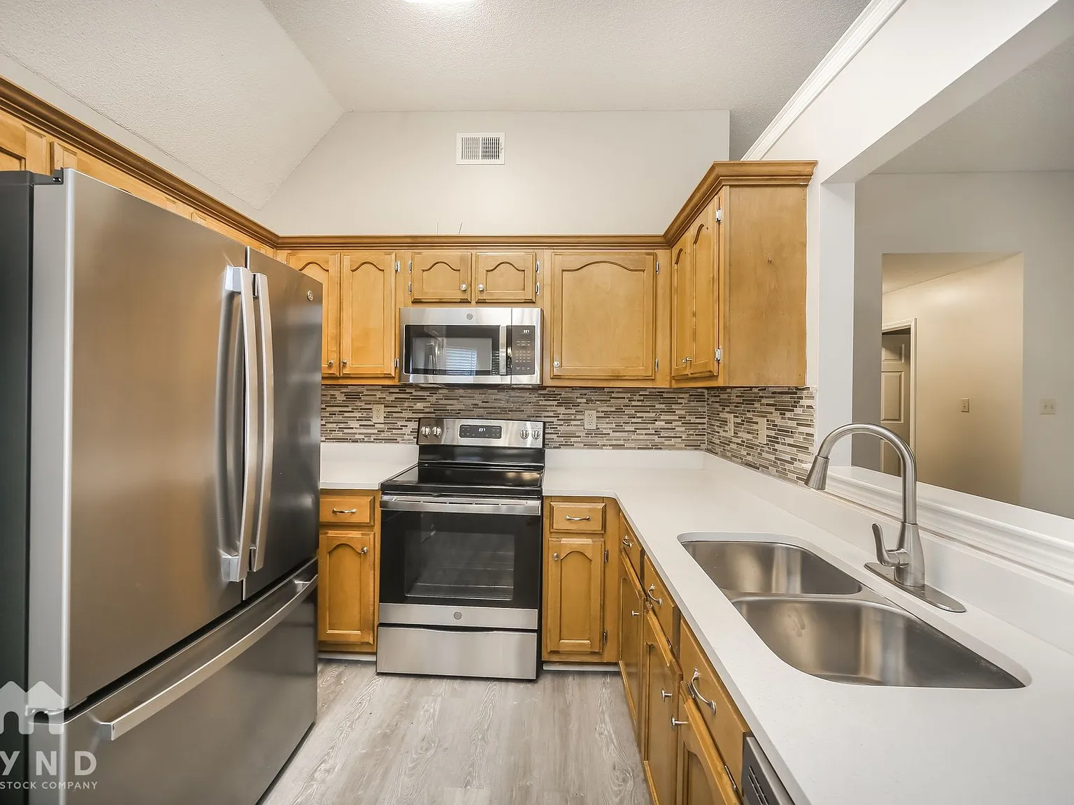 3 bed, 2.0 bath, 1484 sqft, $1,820 — Photo 2