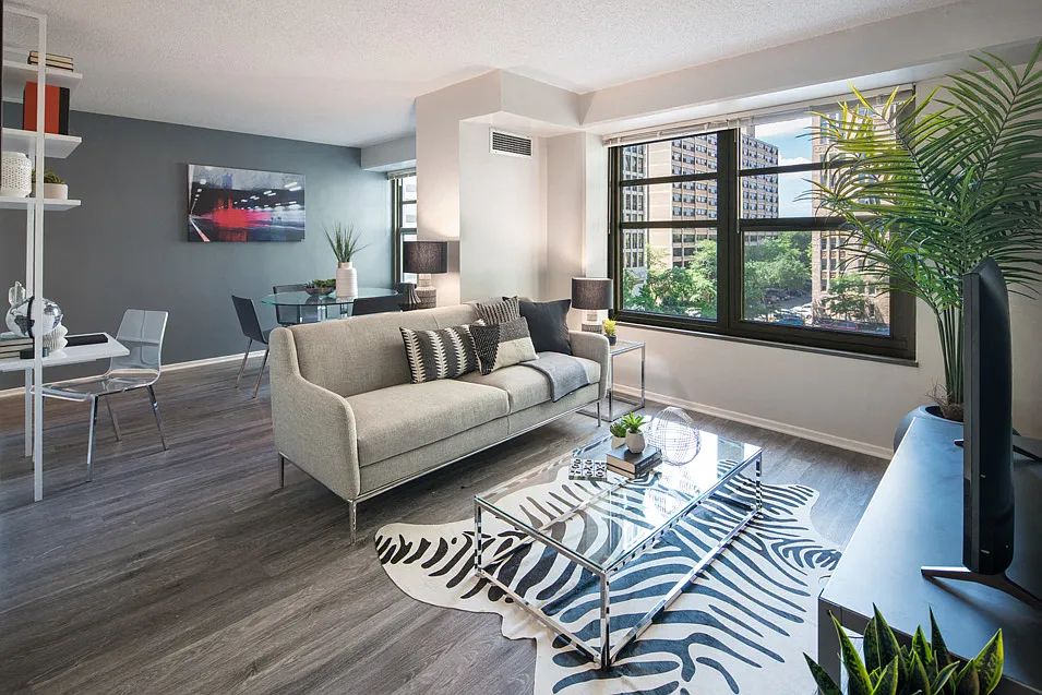Twin Towers Apartments — Photo 3