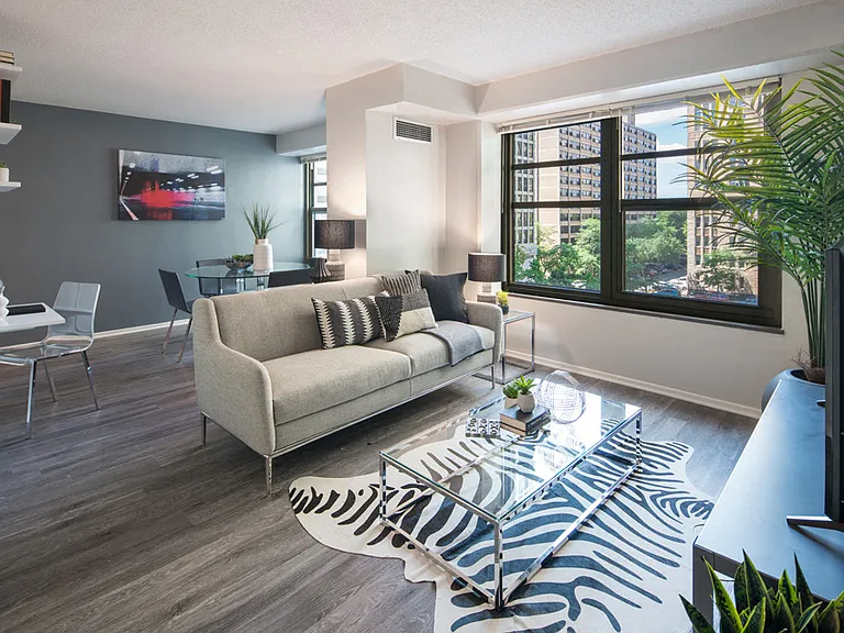 Twin Towers Apartments — Photo 3