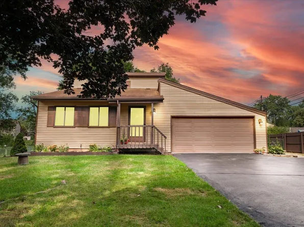 210 Lochaven Rd, Waterford, MI 48327