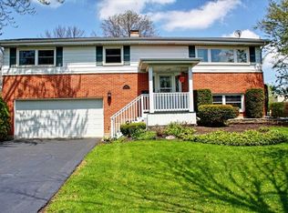 838 Warwick Ave, Barrington, IL 60010