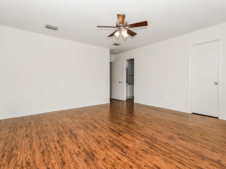 2704 Redwood St — Photo 10
