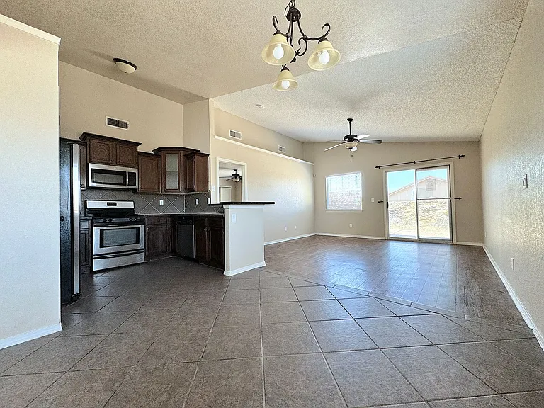 12981 Alfredo Apodaca — Photo 7