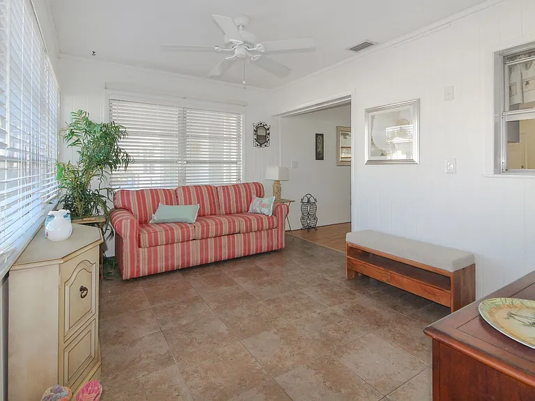 109 Field Ave E — Photo 5