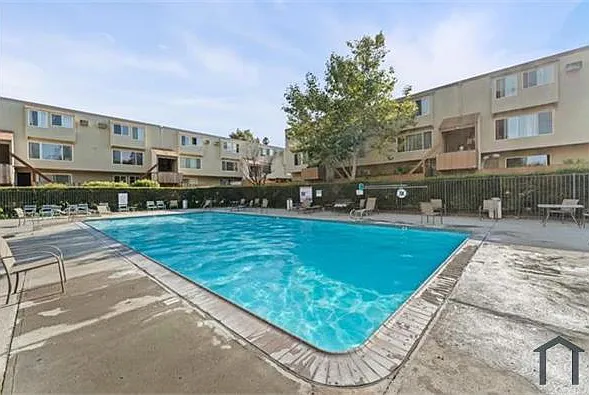 2 bed, 1099 sqft, $3,300 — Photo 3