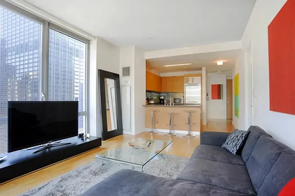 Rented by SERHANT. | media 16