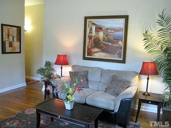 4th image of 2401 Miriam Cir