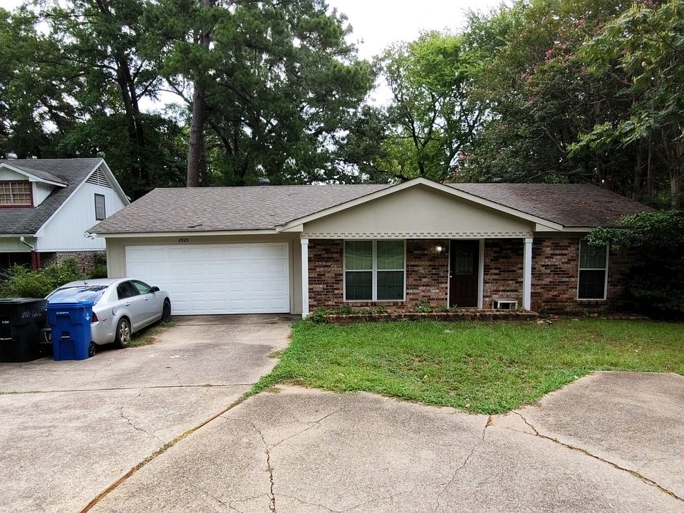 1st image of 2923 Curtis Ln