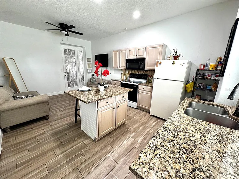 2601 Gold Dust Cir — Photo 14