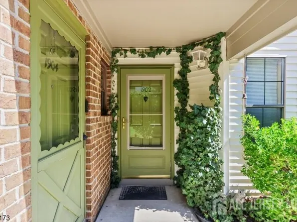 1902 Bayhead Dr, Parlin, NJ 08859