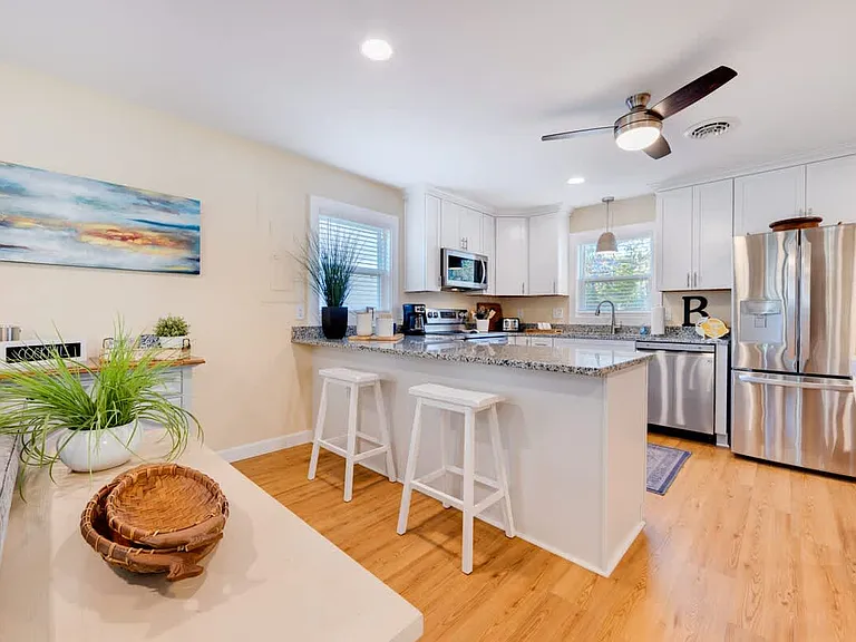 906 W Sportsman Dr #1 — Photo 10