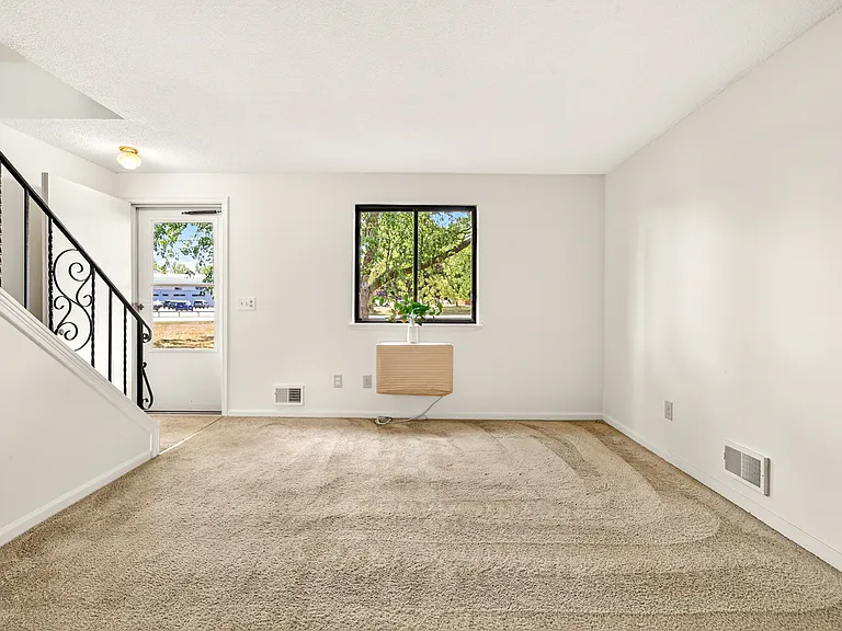 Northampton Apartments — Photo 11