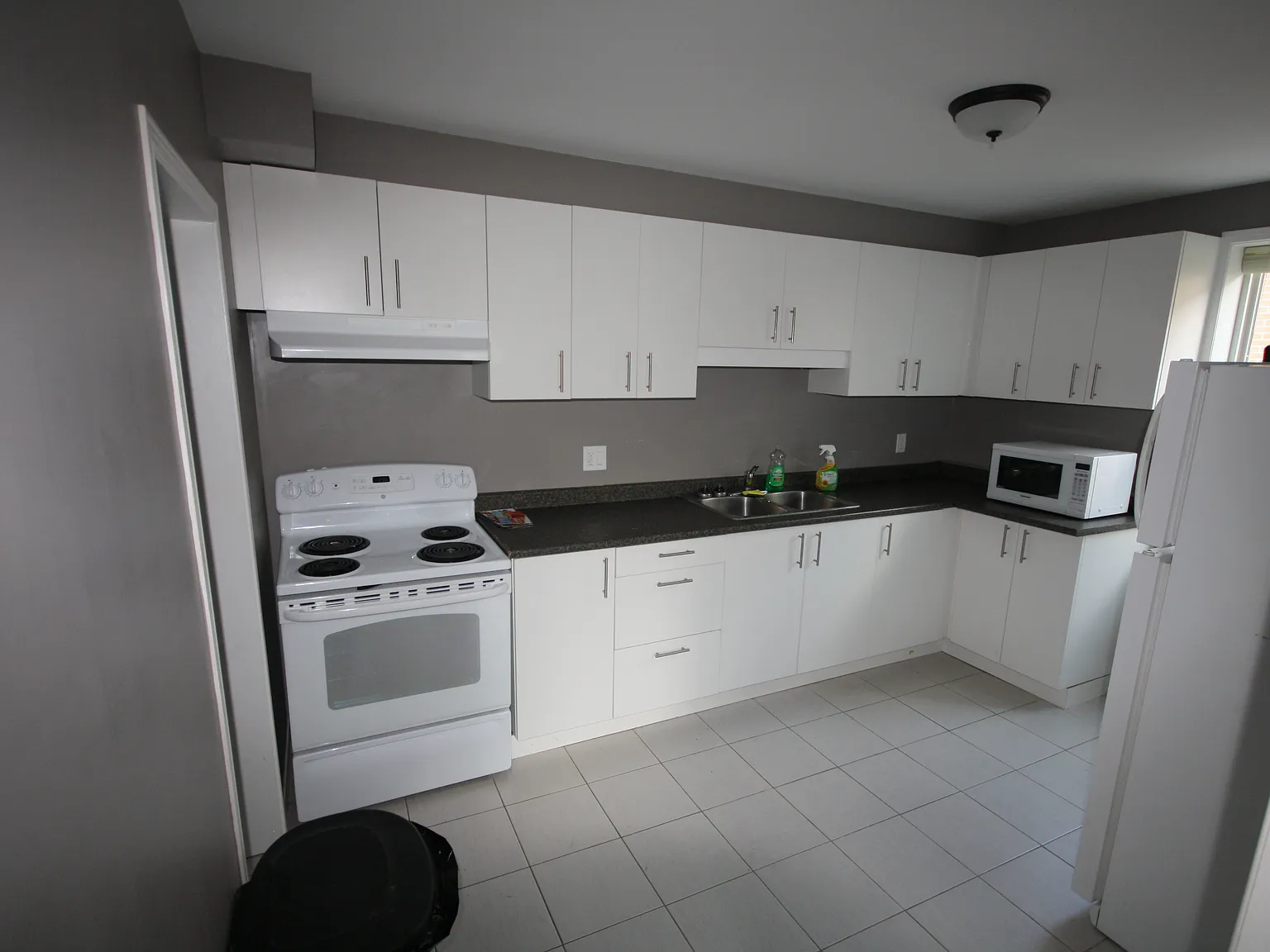 1098 Main Street West Hamilton — Photo 4
