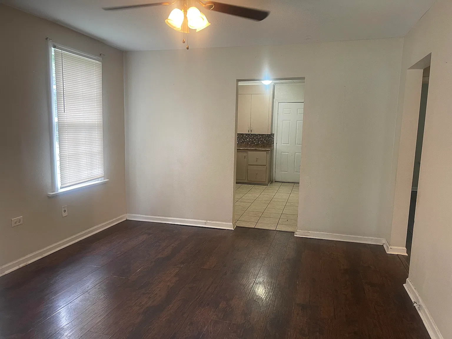2 bed, $900 — Photo 2