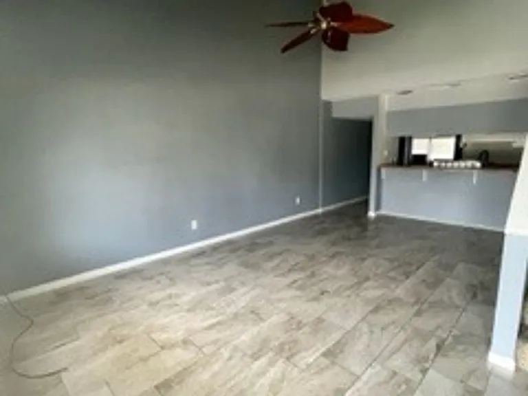 1206 Stephen Dr #1 — Photo 2