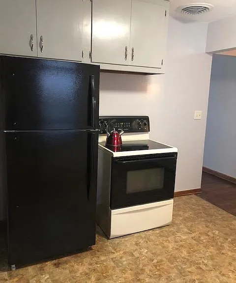 Fridge and stove included