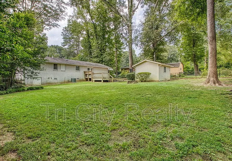 212 Hilltop Dr — Photo 36