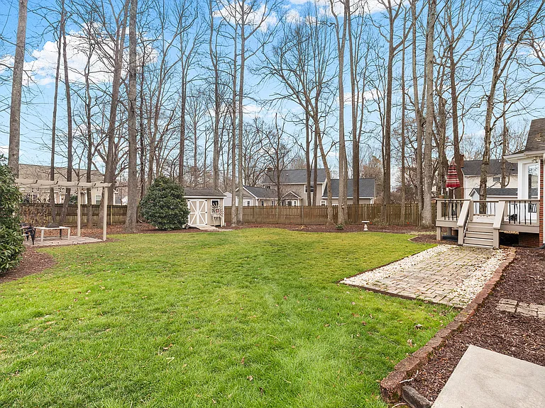 502 Westfield Ln — Photo 40