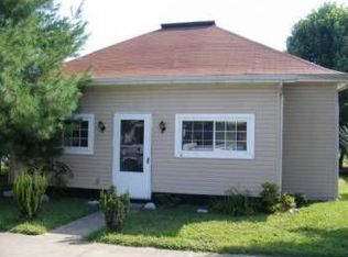 209 Gallatin St, Ravenswood, WV 26164