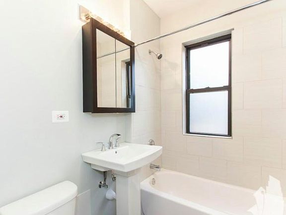 5th image of 619 W Melrose St #3B