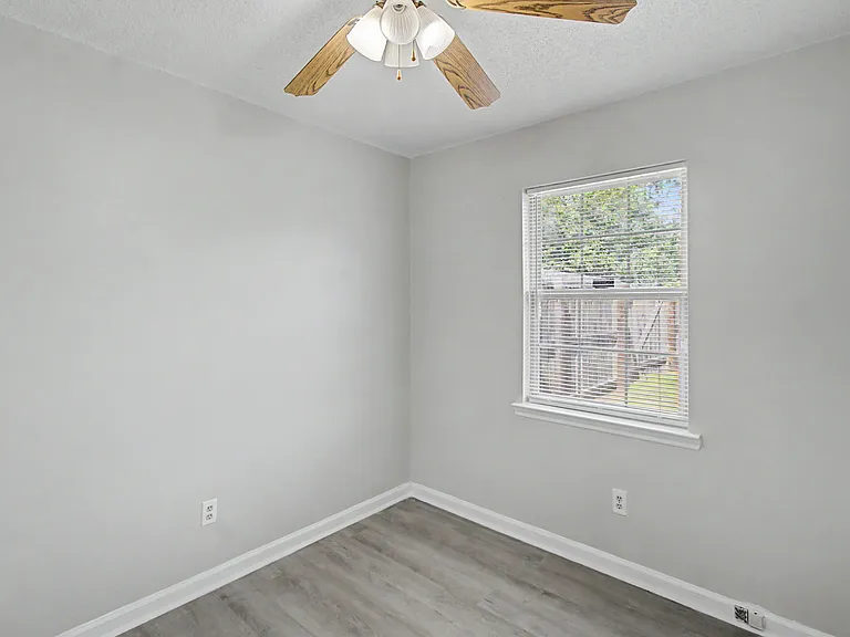 1651 Latham Ct — Photo 14