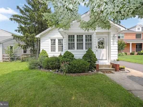 1139 S Fairview St, Riverside, NJ 08075