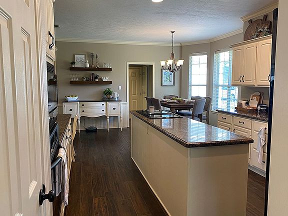 5th image of 12 Stoneridge Cir