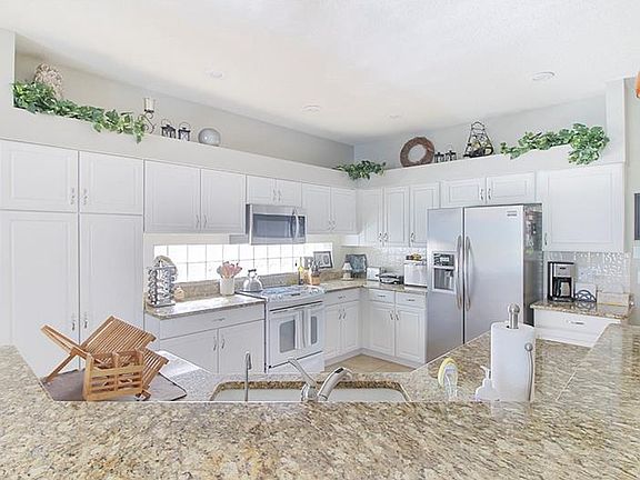 4th image of 3841 Nottingham Dr