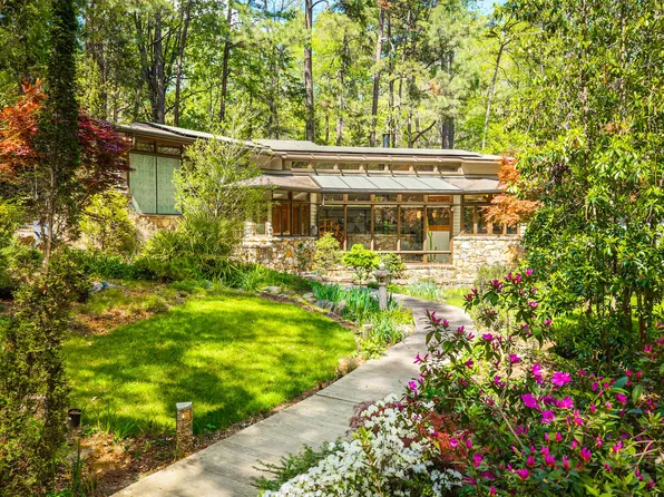 1601 Halifax Rd, Chapel Hill, NC 27514