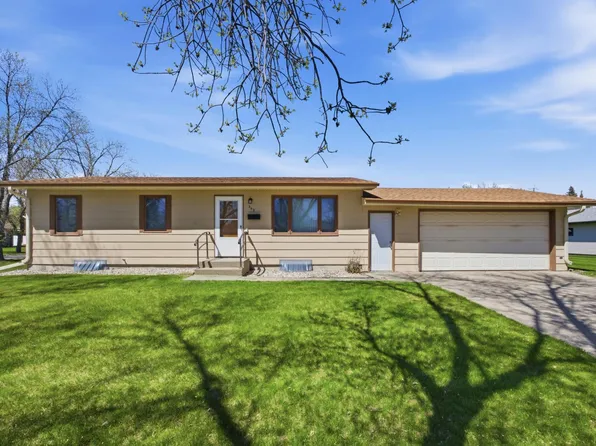 302 10th Ave E, West Fargo, ND 58078