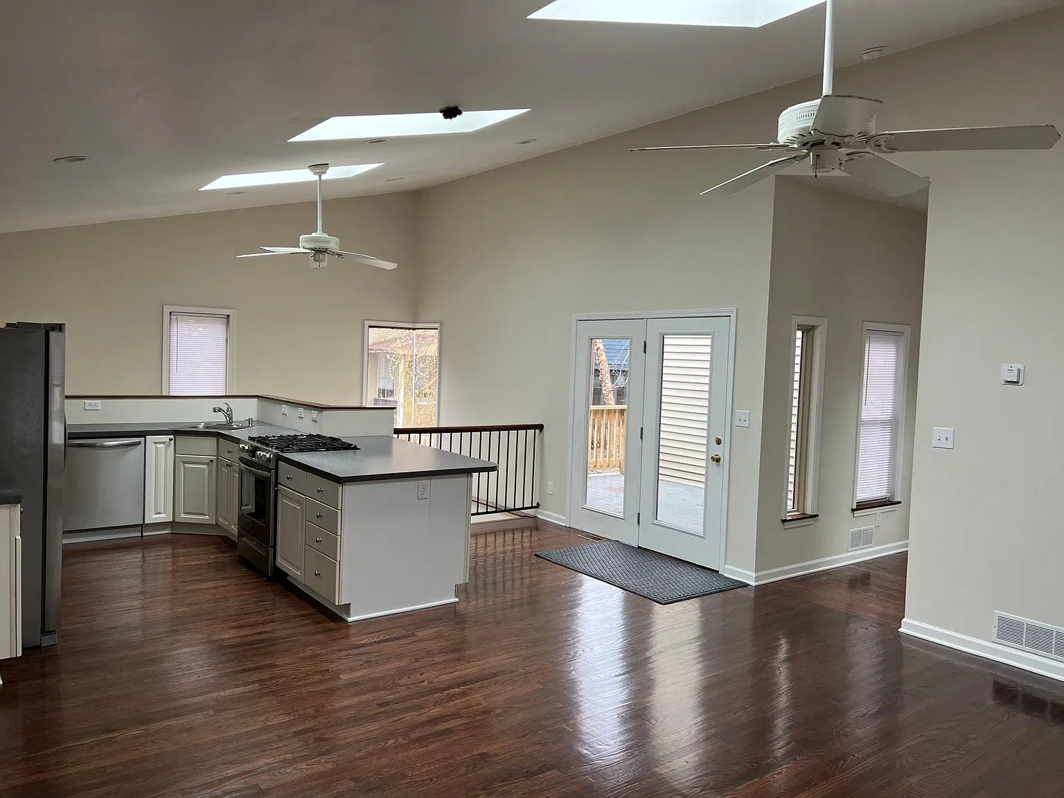 1 bed, 1200 sqft, $1,495 — Photo 1